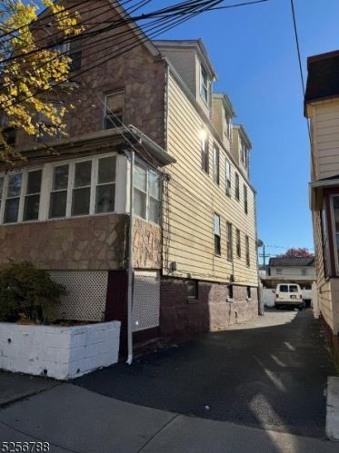107 Melville Pl, Irvington, NJ 07111-3047