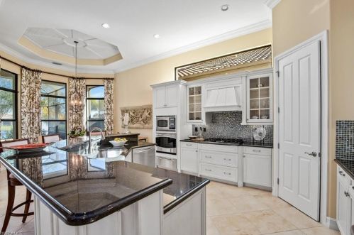 6428 Costa Cir, Naples FL  34113-1700 exterior