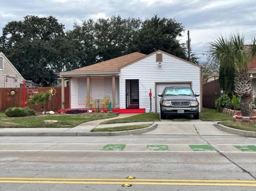 1413 53rd St, Galveston TX  77551-4707 exterior