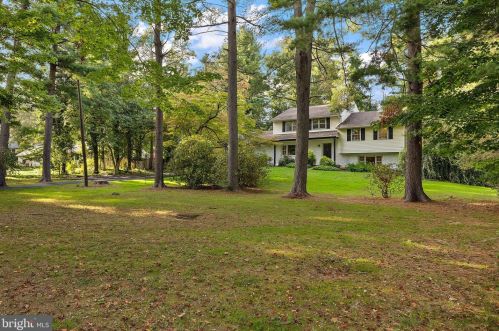 1421 Sugartown Rd, Berwyn PA  19312-1820 exterior