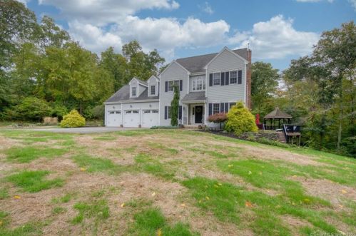 9 Hidden Woods Dr, East Hampton, CT 06447-1270