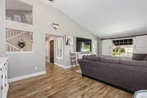 424 Stanford St, Vacaville CA  95687-4653 exterior