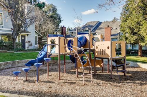 2851 Buena Crest Ct, San Jose CA  95121-2956 exterior