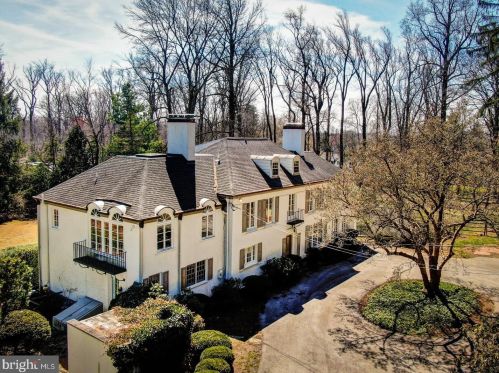 815 Parkes Run Ln, Ithan, PA 19085-1124