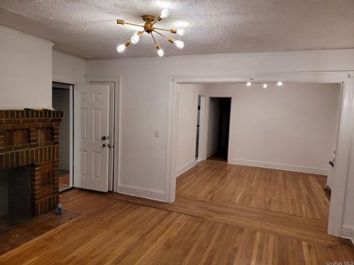 16 4th St, Mount Vernon, NY 10550-4107