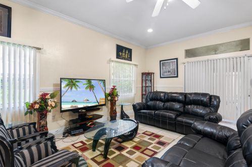 1125 Coleman Ave, Fort Pierce FL  34953-1824 exterior