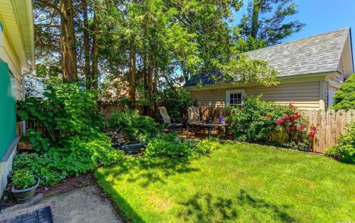 112 Holland Ave, Floral Park NY  11001-1202 exterior