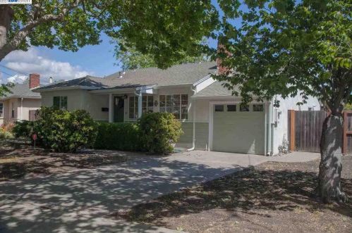 692 Garside Ct, San Leandro, CA 94579-1718