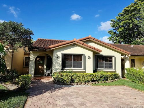 6629 175th Ter, Hialeah, FL 33015-4482