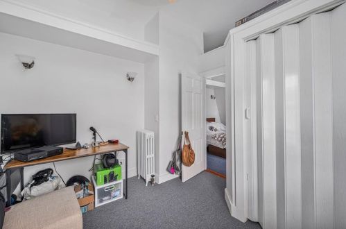 14 Kay St, Middletown RI  02840-7101 exterior