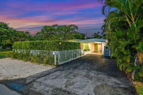 250 10th St, Delray Beach FL  33444-4048 exterior