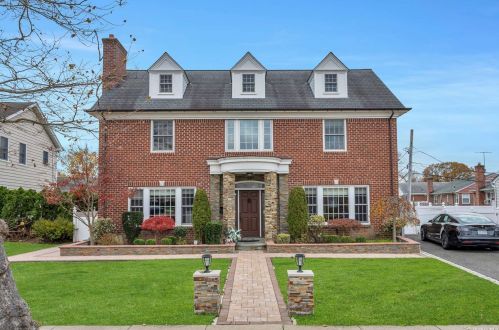 24 Oak Ln, New Hyde Park, NY 11040-2338
