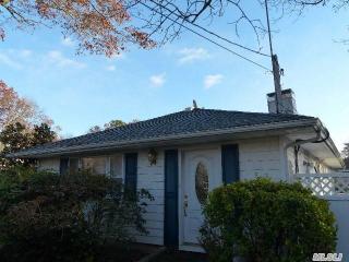 80 Neptune Ave, Manor Park, NY 11950-5119