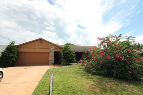 1670 Holiday Rd, Fort Pierce, FL 34952-5474