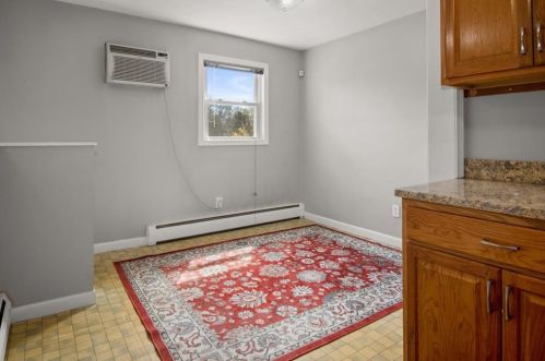 15 Hatfield St, North Kingstown RI  02852-4715 exterior