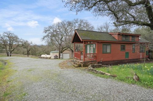 6401 Hogan Dam Rd, Valley Springs, CA 95252-9496