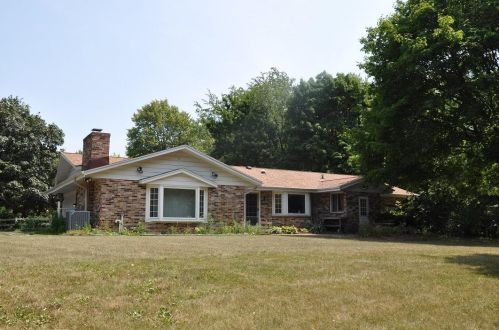 18550 Observatory Rd, Waukesha, WI 53146-3111
