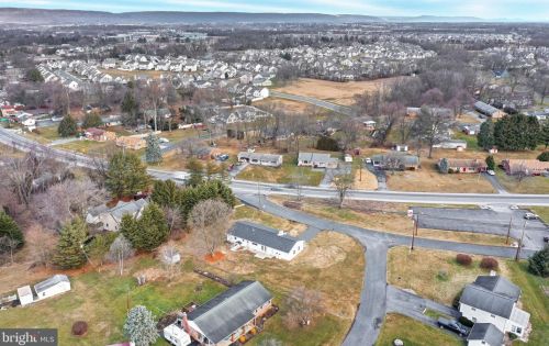 19 Locust Cir, Navy Sup Dpt PA  17050-3192 exterior