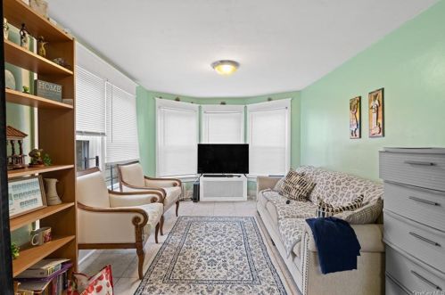 143 Chatterton Pkwy, White Plains NY  10606-2242 exterior