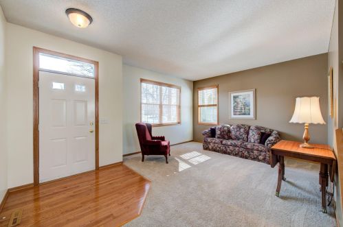 6743 Greenbriar Curv, Prior Lake, MN 55379-7057