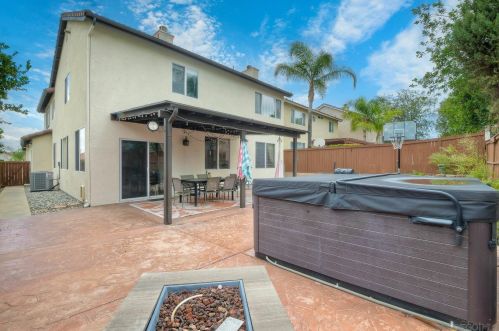 33551 Maplewood Ct, Temecula CA  92592-1832 exterior