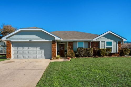 2800 Country Creek Ln, Fort Worth, TX 76123-1214