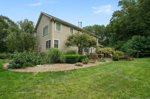 197 Scott Rd, Waterbury, CT 06705-3204