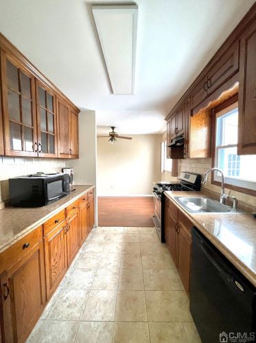 24 Francis St, Iselin NJ  08830-1122 exterior