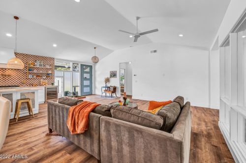 1111 Bethany Home Rd, Phoenix AZ  85014-2229 exterior