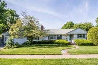 2 Iris Ln, Syosset, NY 11791-2807