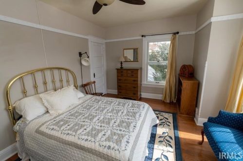 321 Edgewater Dr, Mishawaka IN  46545-6910 exterior