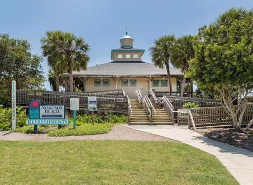 8313 Lightfoot Dr, Nokomis FL  34275-3211 exterior