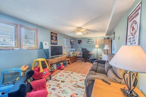 107 Allenton Rd, North Kingstown RI  02852-5914 exterior