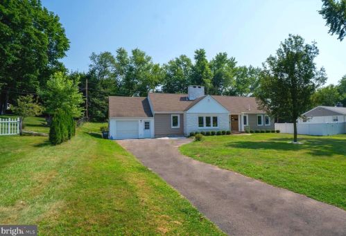 115 Laurel Rd, Southampton, PA 18966-3039