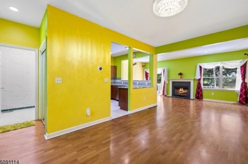 22 Autumn Ridge Rd, Greystone Park NJ  07950-1194 exterior