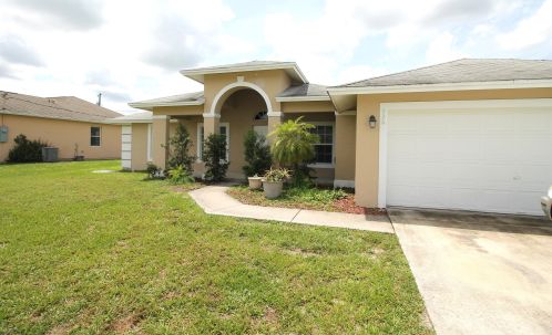926 Hamberland Ave, Fort Pierce, FL 34953-5630