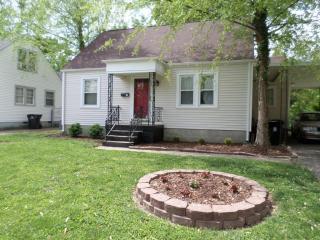218 Kenoak Dr, Louisville, KY 40214-2757