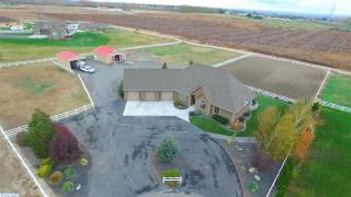 190518 Game Farm Rd, Kennewick WA  99337-6822 exterior