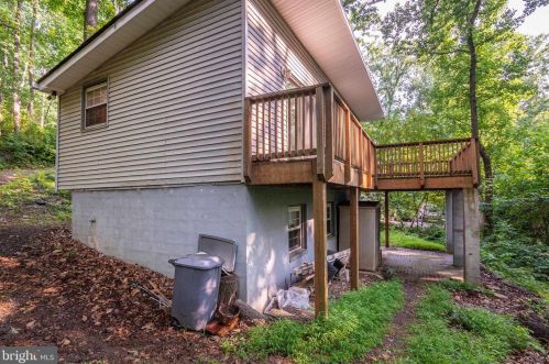 467 Freeze Rd, Linden VA  22642-5527 exterior