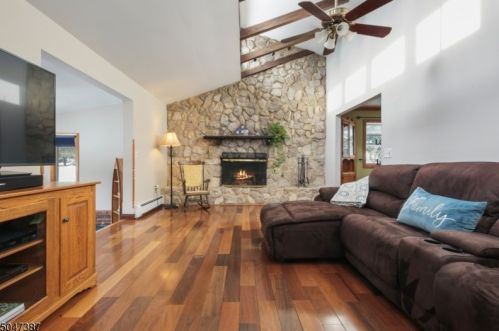 21 Glen Manor Dr, Glen Gardner, NJ 08826-3625