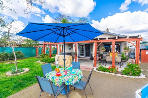 616 Q St, Rio Linda CA  95673-1427 exterior