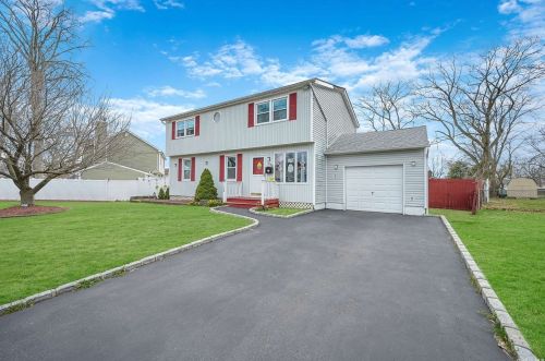 176 Carlls Path, Deer Park, NY 11729-6104