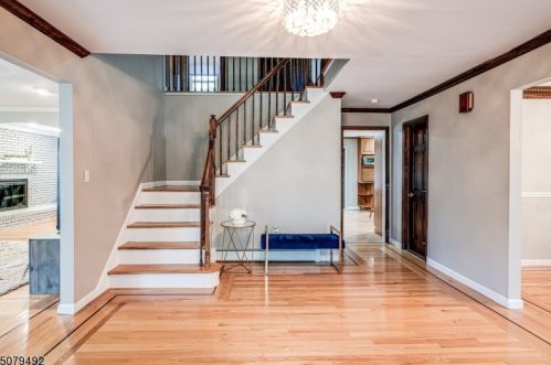 32 Southwood Dr, Greystone Park, NJ 07950-1550