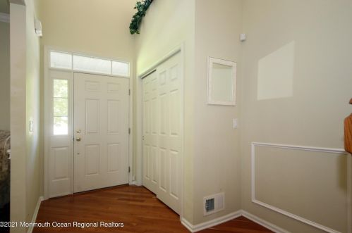 42 Rolling Meadows Blvd, Tinton Falls, NJ 07712-8538