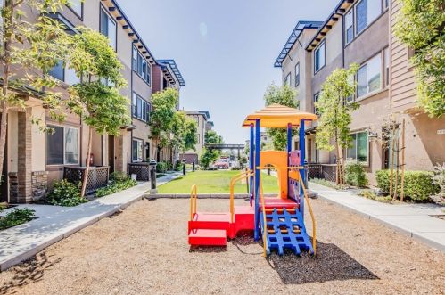 1021 Mandarin Pl, Fullerton CA  92833-4785 exterior