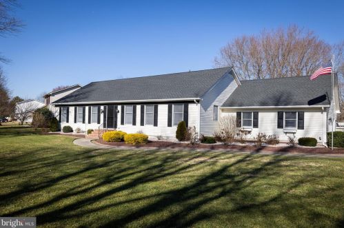 12 Inner Cir, Dover, DE 19904-6075