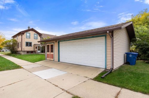 1337 Jefferson St, Oshkosh, WI 54901-3807