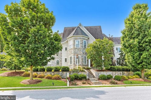 356 Mill Pond Dr, Lancaster, PA 17601