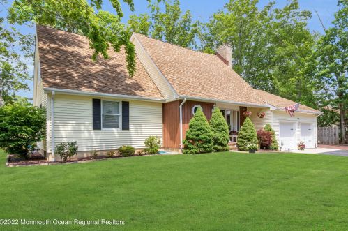 748 Elwood St, Lacey, NJ 08731-1309