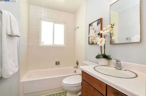 940 Marlesta Rd, Pinole CA  94564-2609 exterior